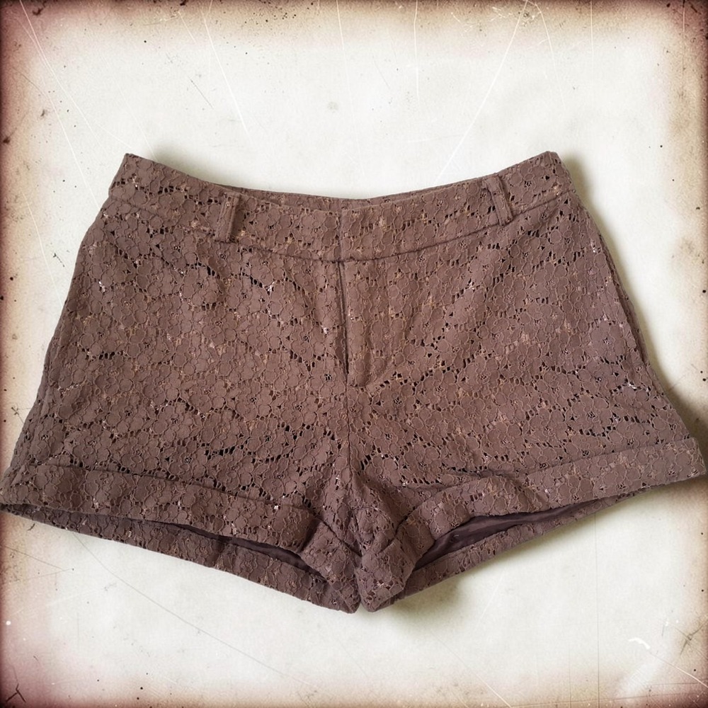 NWT Boutique Metallic Gold Lace Cuffed Tailored Shorts Taupe Mocha Brown Small